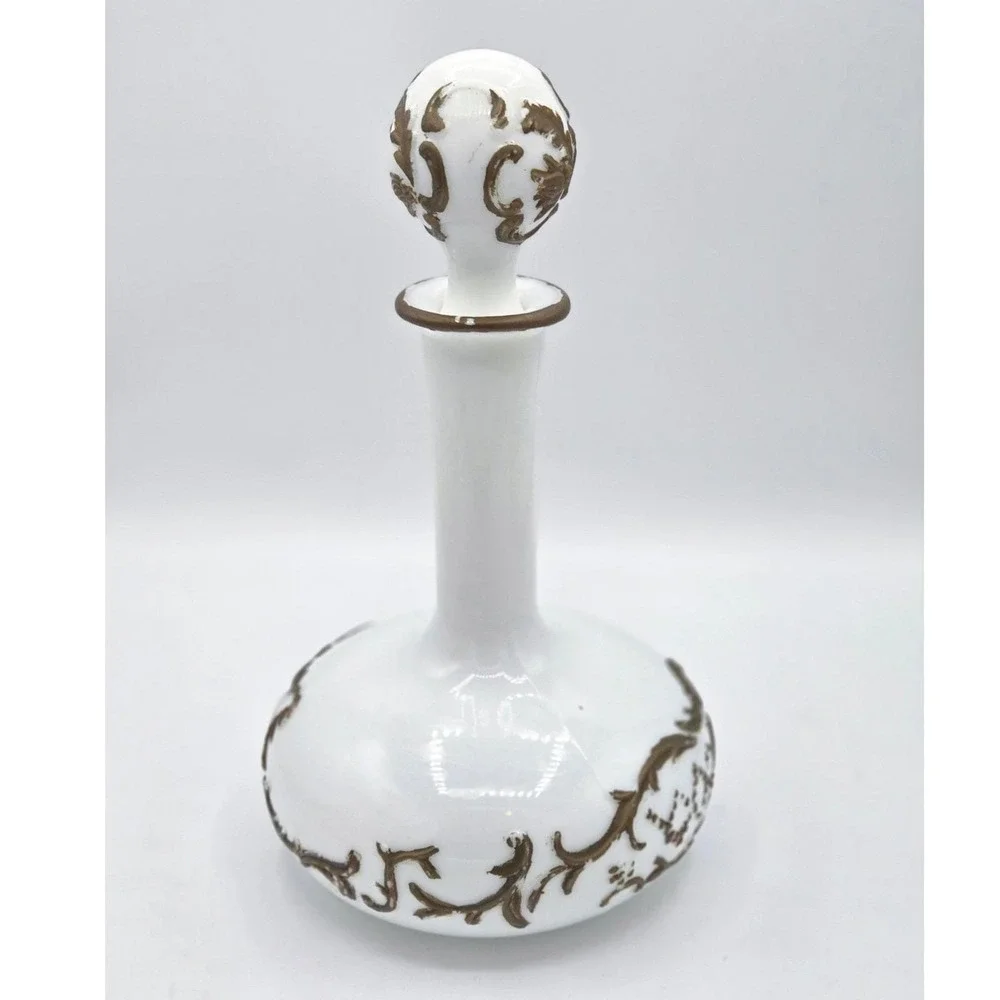 Elegant Vintage White Porcelain Asian-Style‎ Vase